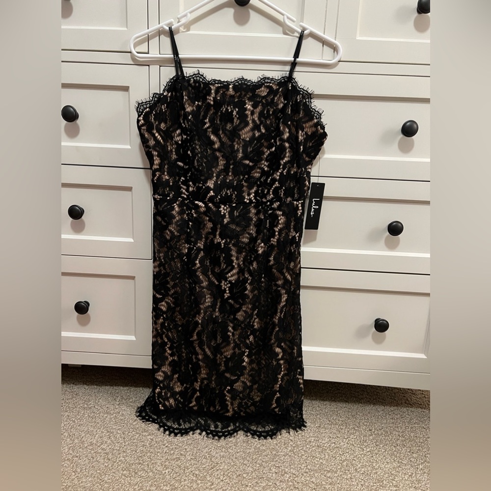 Lulu’s Maci Black Lace Strapless Mini Dress